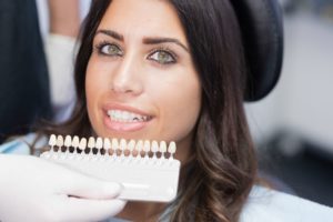 woman smiling with veneers 